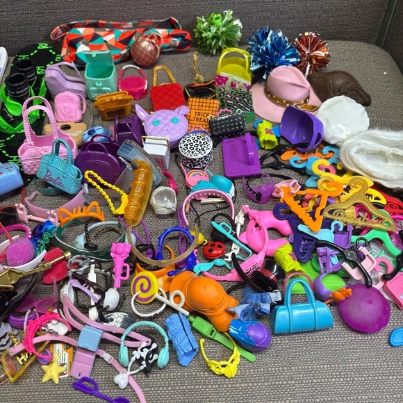 Huge lot of Barbie & Rainbow High Accessories Purses Sunglasses Headbands etc. - Picture 7 of 8